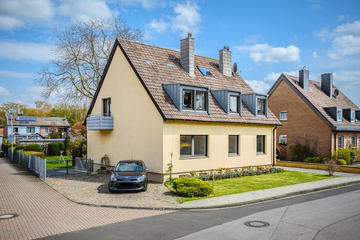 Immobilienangebot - Würselen - Wohnen - Freistehendes Zweifamilienhaus mit zusätzlicher Bauparzelle für ein Einfamilienhaus in Broichweiden