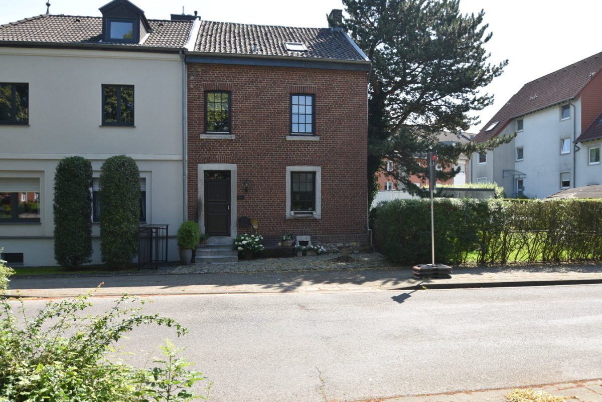 Immobilienangebot - Aachen - Wohnen - Historische Doppelhaushälfte mit Garage in gefragter Lage