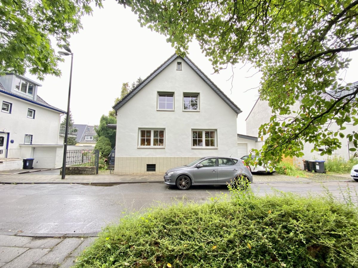 Immobilienangebot - Aachen - Wohnen - Freistehendes Einfamilienhaus samt Garage im beliebten Aachener Ortsteil Burtscheid