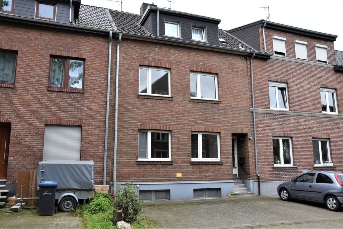Immobilienangebot - Würselen - Wohnen - Bezugsfreies Dreifamilienhaus in Broichweiden
Ideal für Eigennutzer und Kapitalanleger!