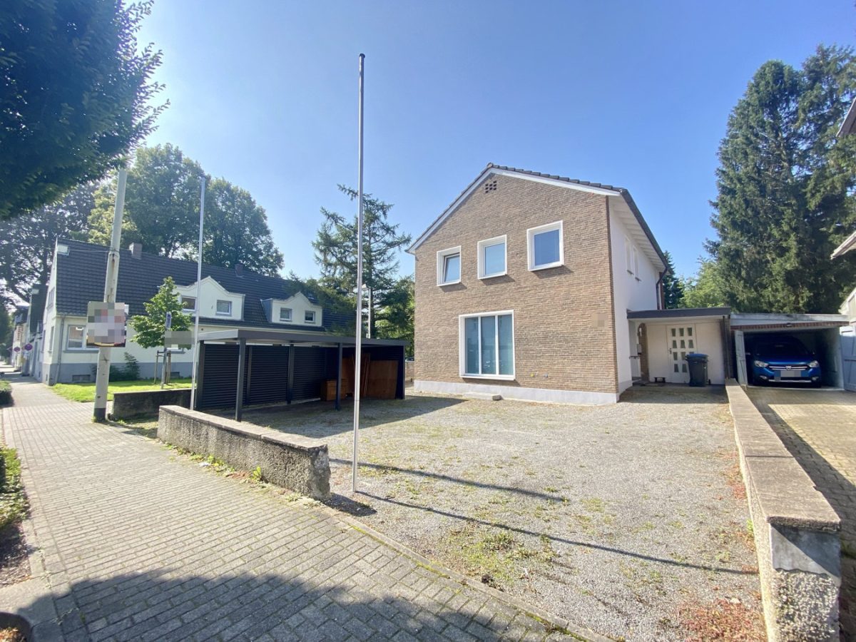 Immobilienangebot - Würselen - Wohnen - Freistehendes Einfamilienhaus mit Baugrundstück