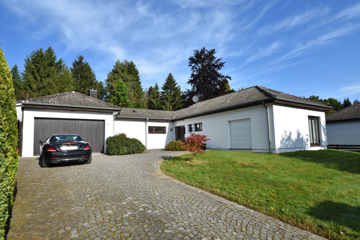 Immobilienangebot - Monschau-Konzen - Wohnen - Verkauf im Bieterverfahren!
Freistehender Bungalow mit separater Einliegerwohnung in idyllischer Eifellage