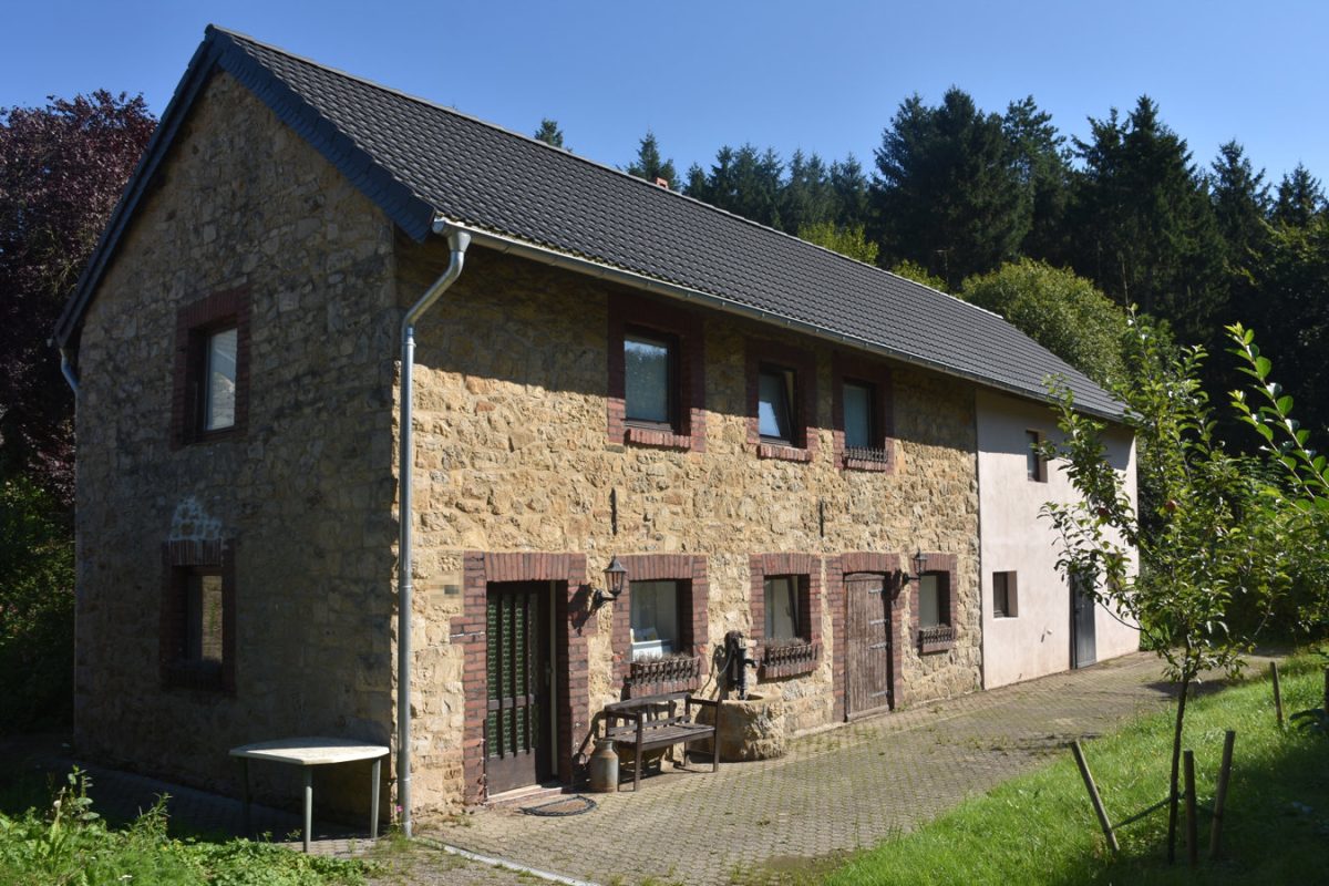 Immobilienangebot - Stolberg - Wohnen - Individuelles Einfamilienhaus mit großem Waldgrundstück in ruhiger Lage