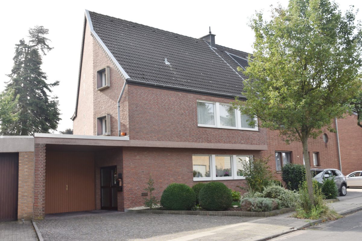 Immobilienangebot - Eschweiler - Wohnen - Geräumige Doppelhaushälfte in ruhiger Lage