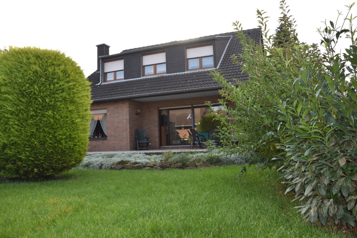 Immobilienangebot - Eschweiler - Wohnen - Freistehendes Einfamilienhaus in begehrter Lage von Weisweiler