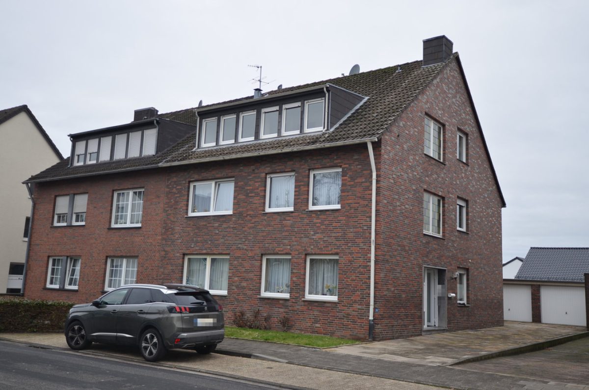 Immobilienangebot - Alsdorf - Renditehäuser - 3- Familienhaus mit 2 Garagen Nähe Burgpark
