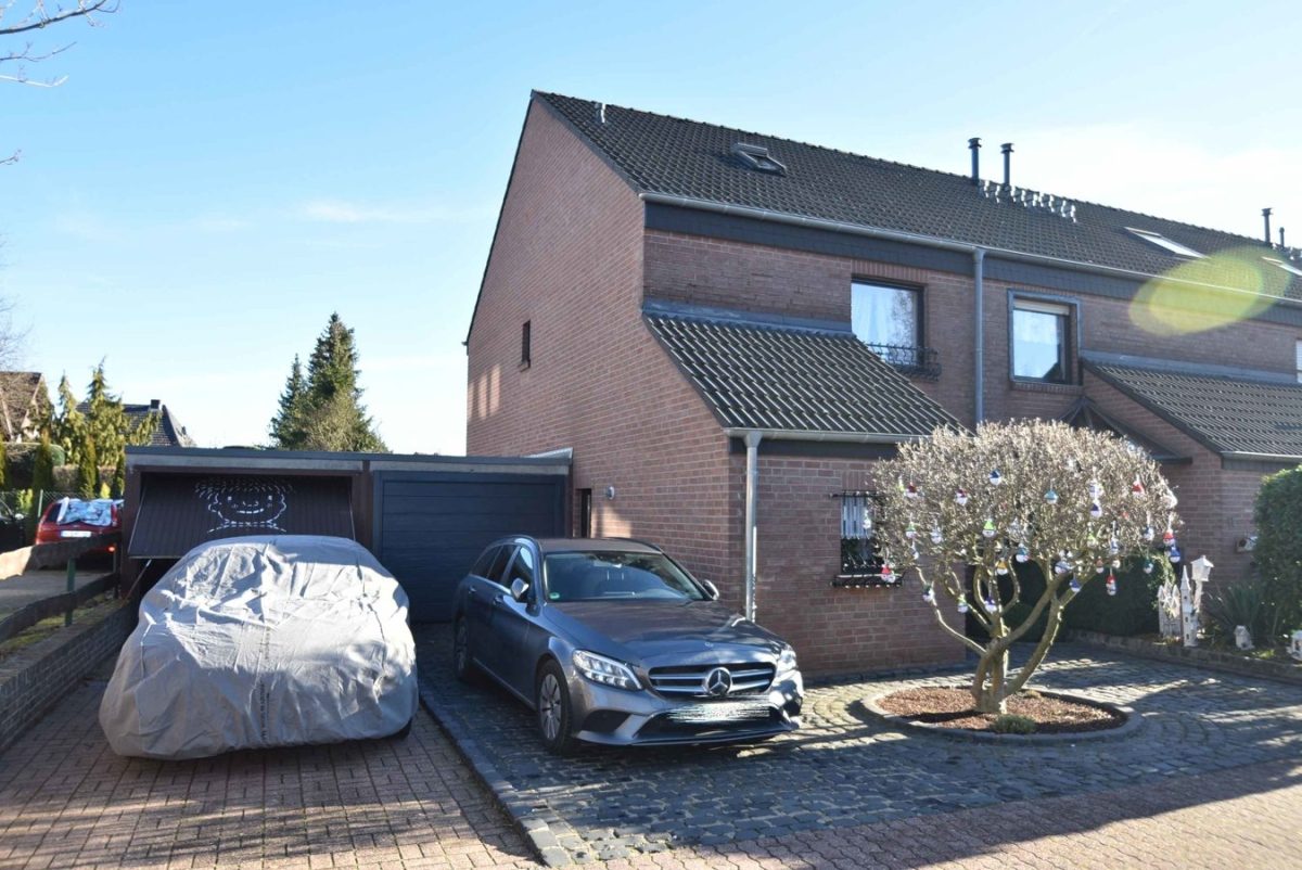 Immobilienangebot - Stolberg - Wohnen - Gepflegtes Reihenendhaus mit Garage und tollem Garten in Breinig