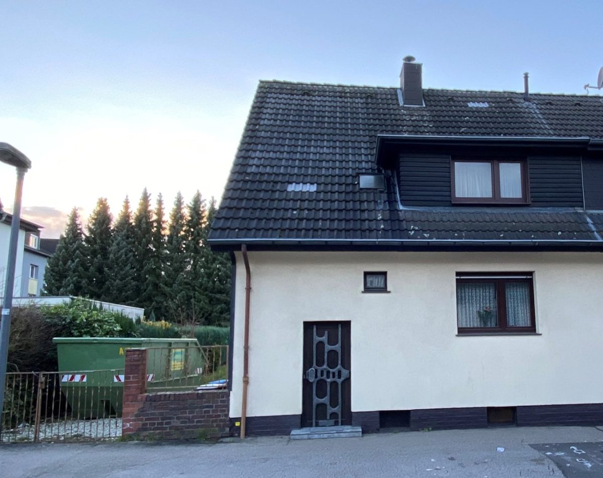 Immobilienangebot - Aachen - Wohnen - Charmantes Eckhaus mit großem Garten und zwei Garagen zwischen Eilendorf und Rothe-Erde