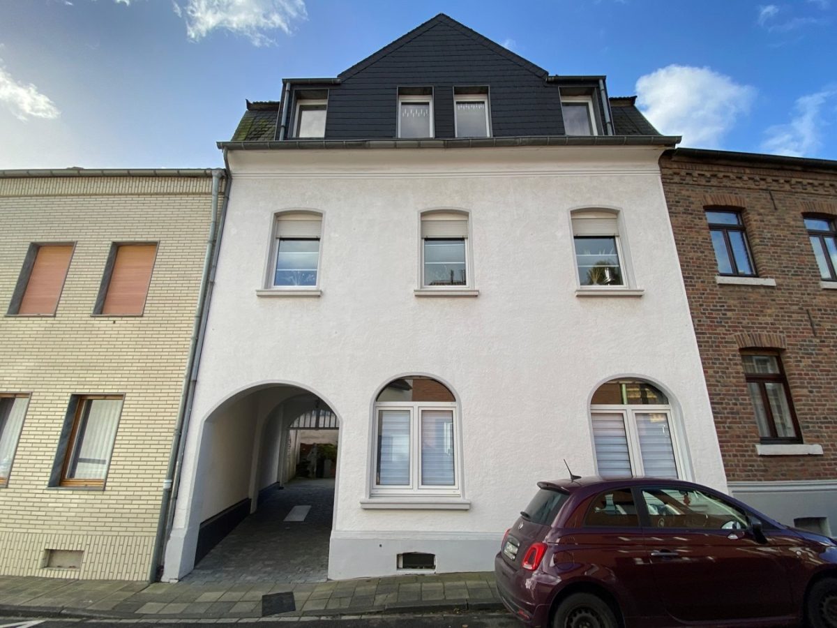 Immobilienangebot - Baesweiler - Renditehäuser - Kapitalanleger aufgepasst!
Aufwendig saniertes Dreifamilienhaus in Oidtweiler
