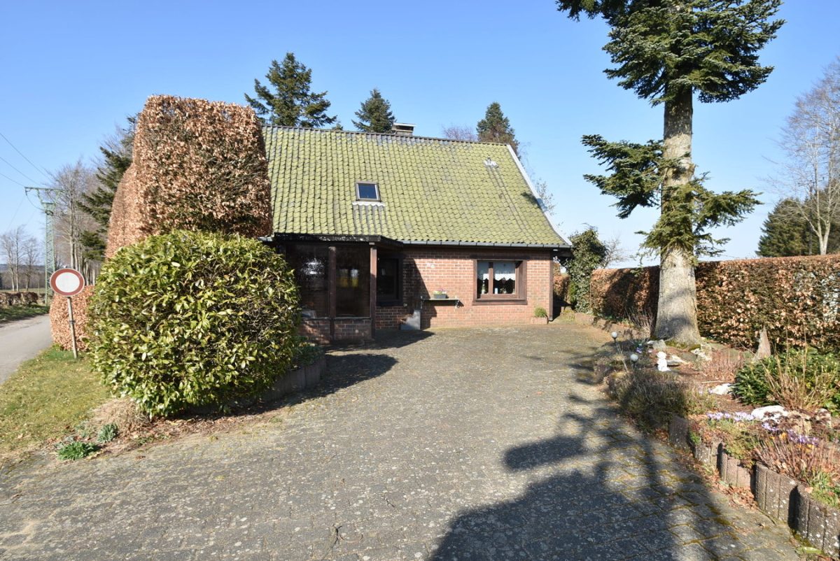 Immobilienangebot - Monschau - Wohnen - Freistehendes Einfamilienhaus mit Ausbaupotenzial und einzigartigem Grundstück