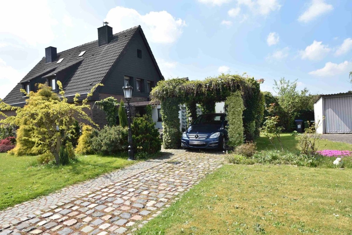 Immobilienangebot - Aachen - Wohnen - Individuelles 2-Familienhaus mit schönem Grundstück in Erbpacht!!!