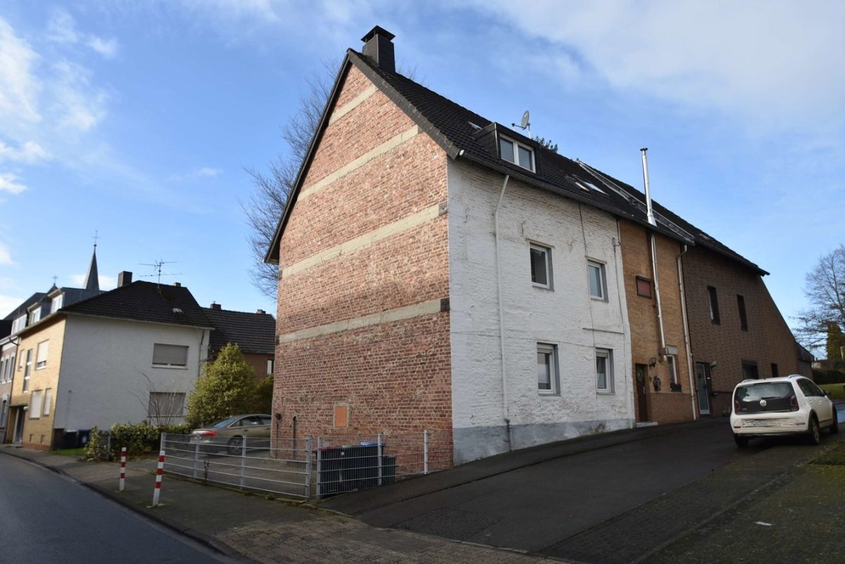 Immobilienangebot - Aachen - Wohnen - Renoviertes Einfamilienhaus inkl. großer Scheune und Grundstück in Aachen-Horbach