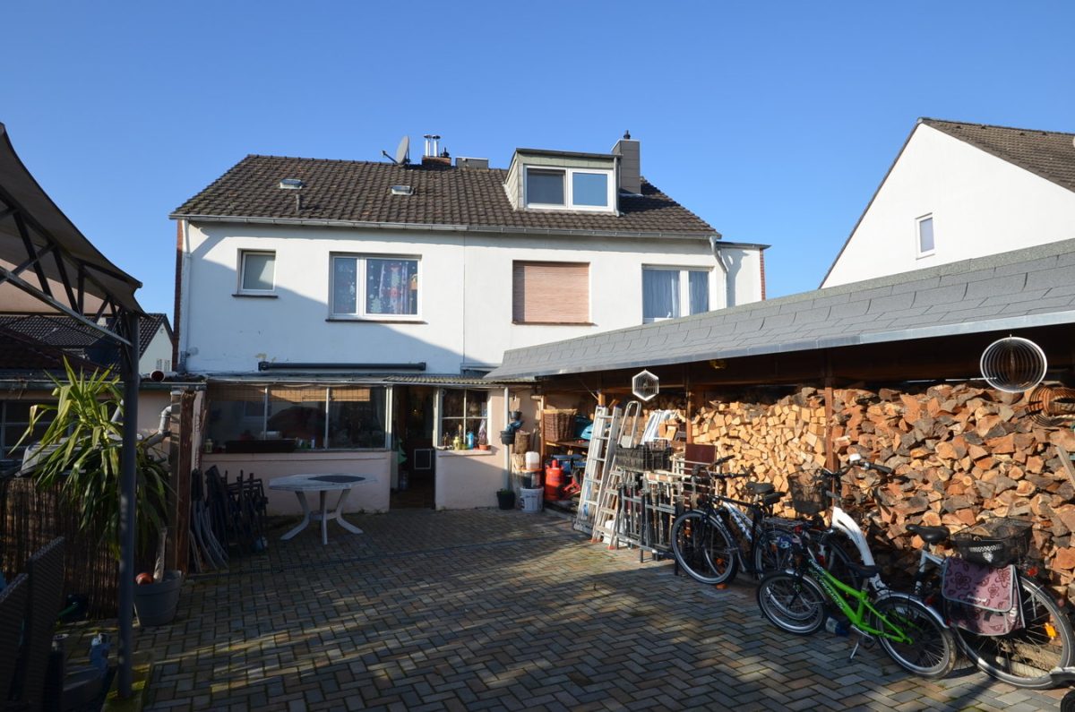 Immobilienangebot - Herzogenrath - Wohnen - Saniertes Einfamilienhaus mit Garage und großem Grundstück