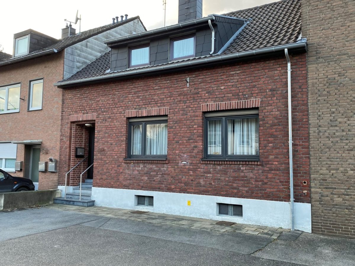 Immobilienangebot - Würselen - Wohnen - Wohnen in Broichweiden!
Bezugsfreies Einfamilienhaus mit tollem Garten und zwei Stellplätzen
