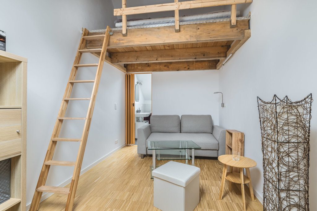 Immobilienangebot - Raeren - Renditehäuser - Unikat! Bäuerliches Café mit 5 neuwertigen 
Wohneinheiten und Traumgrundstück in Raeren