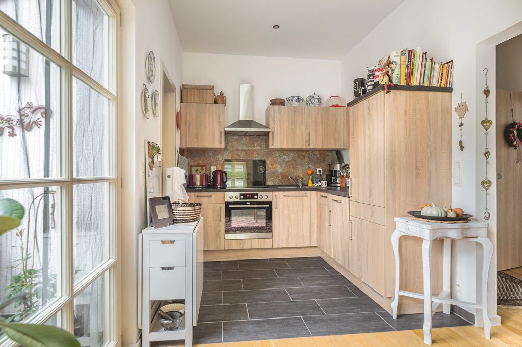 Immobilienangebot - Raeren - Renditehäuser - Unikat! Bäuerliches Café mit 5 neuwertigen 
Wohneinheiten und Traumgrundstück in Raeren