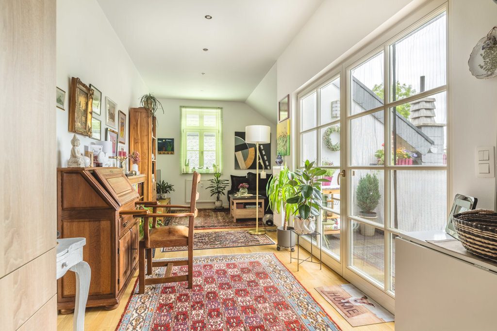Immobilienangebot - Raeren - Renditehäuser - Unikat! Bäuerliches Café mit 5 neuwertigen 
Wohneinheiten und Traumgrundstück in Raeren