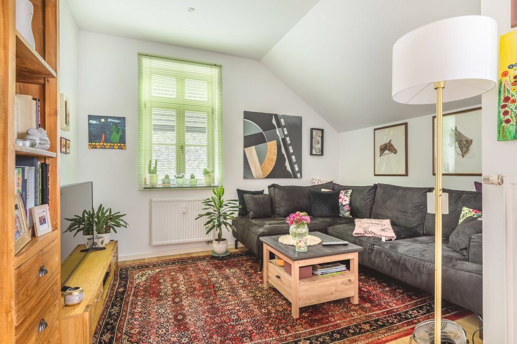 Immobilienangebot - Raeren - Renditehäuser - Unikat! Bäuerliches Café mit 5 neuwertigen 
Wohneinheiten und Traumgrundstück in Raeren