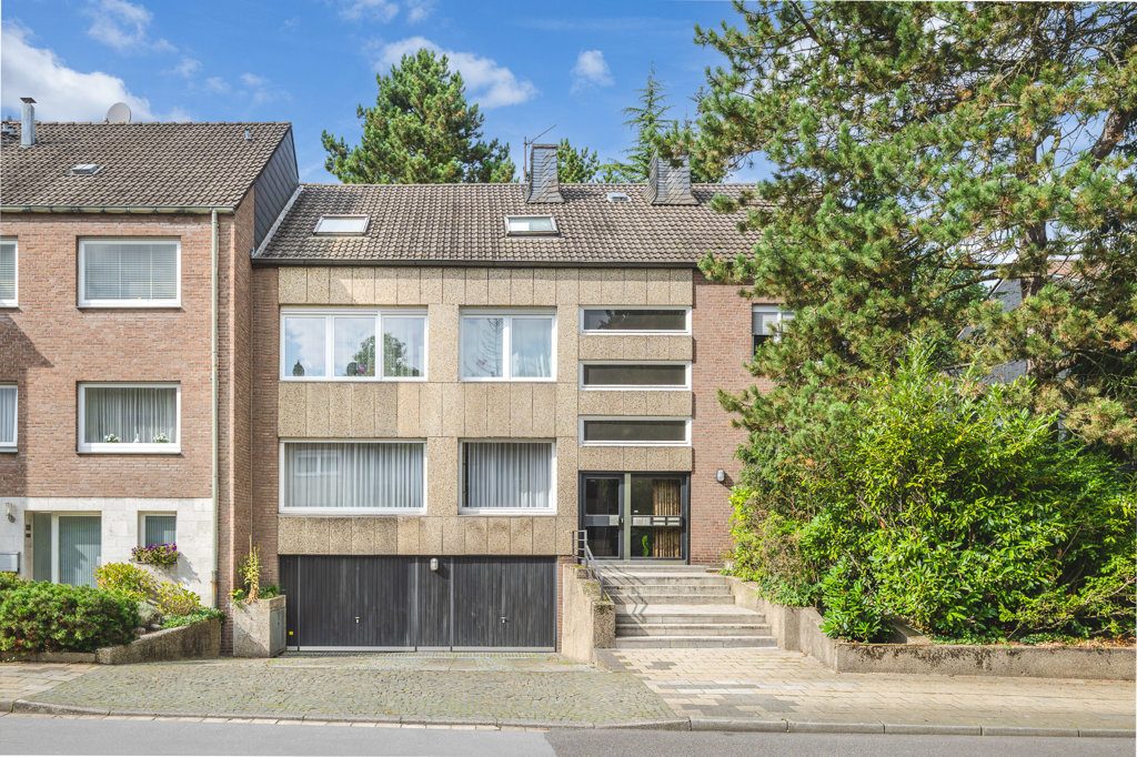 Immobilienangebot - Aachen - Wohnen - Bezugsfreie 5 Zimmerwohnung mit Garage und traumhaftem Garten im Aachener Südviertel