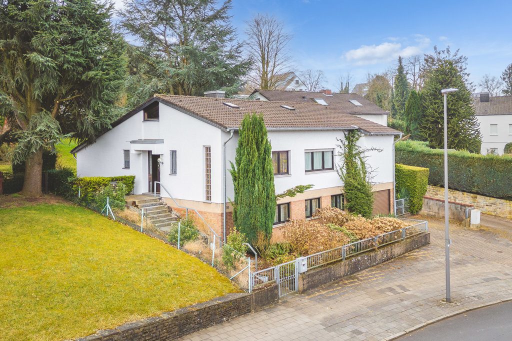 Immobilienangebot - Aachen - Wohnen - Auf der Hörn!
Freistehendes Einfamilienhaus mit Bungalowcharakter und großer Ausbaureserve