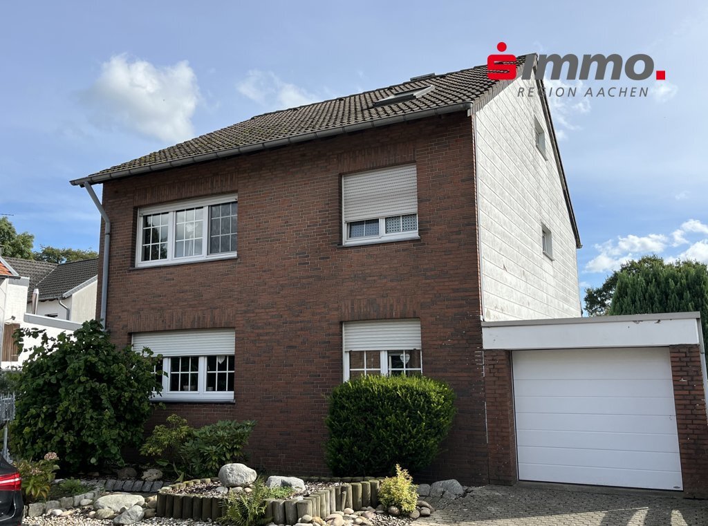 Immobilienangebot - Würselen - Wohnen - Freistehendes Zweifamilienhaus mit zwei Garagen in Euchen