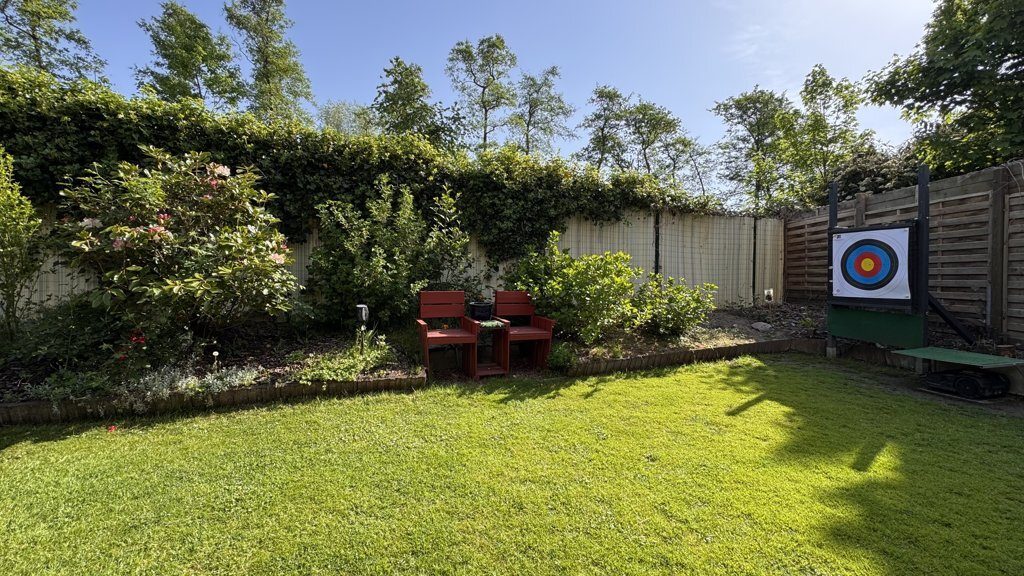 Immobilienangebot - Alsdorf - Wohnen - Solide Kapitalanlage!
Langjährig vermietete Doppelhaushälfte
in ruhiger und zentraler Lage