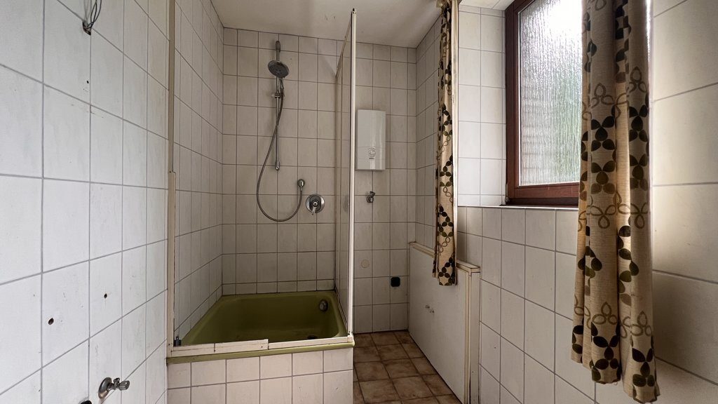 Immobilienangebot - Aachen - Wohnen - Handwerker gesucht!
Sanierungsbedürftiges Einfamilienhaus 
mit sonnigem Grundstück in idyllischer Lage