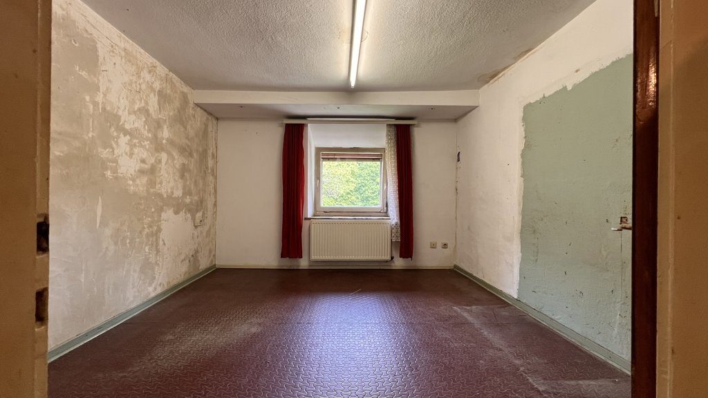 Immobilienangebot - Aachen - Wohnen - Handwerker gesucht!
Sanierungsbedürftiges Einfamilienhaus 
mit sonnigem Grundstück in idyllischer Lage