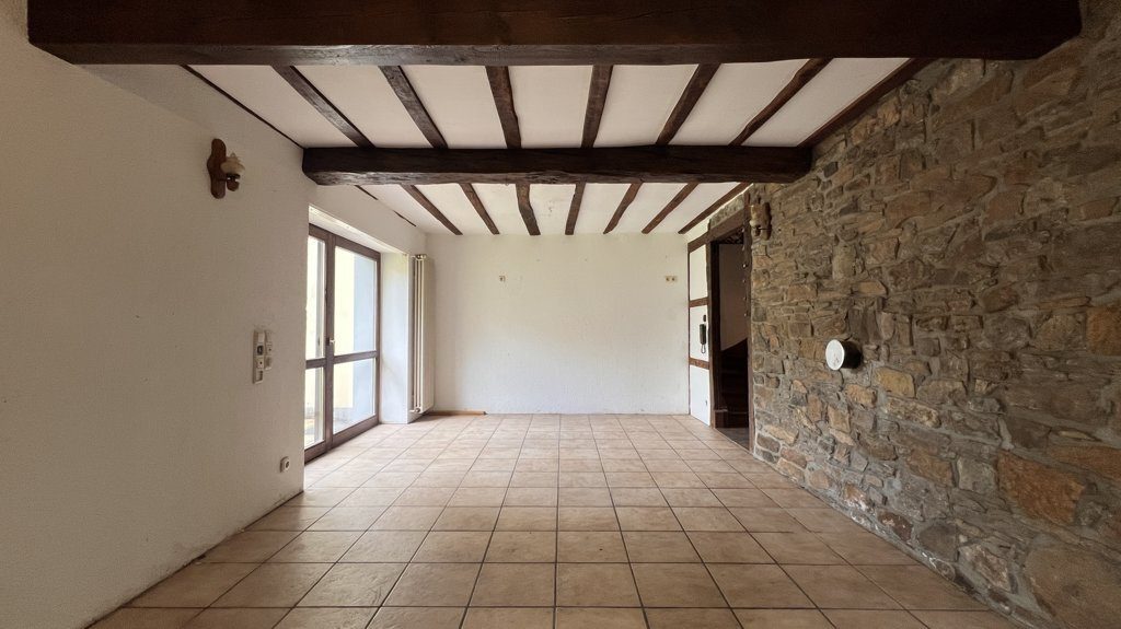 Immobilienangebot - Aachen - Wohnen - Handwerker gesucht!
Sanierungsbedürftiges Einfamilienhaus 
mit sonnigem Grundstück in idyllischer Lage