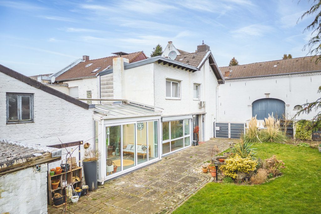 Immobilienangebot - Baesweiler - Wohnen - Renoviertes Einfamilienhaus mit Traumgrundstück im Stadtzentrum