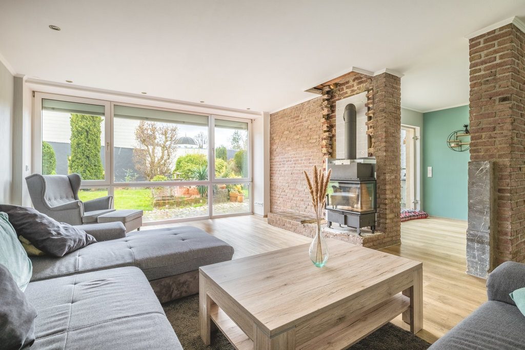 Immobilienangebot - Baesweiler - Wohnen - Renoviertes Einfamilienhaus mit Traumgrundstück im Stadtzentrum