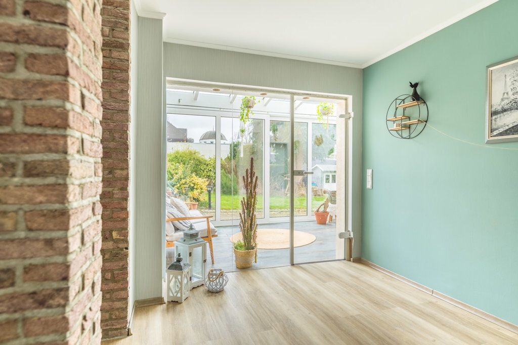 Immobilienangebot - Baesweiler - Wohnen - Renoviertes Einfamilienhaus mit Traumgrundstück im Stadtzentrum