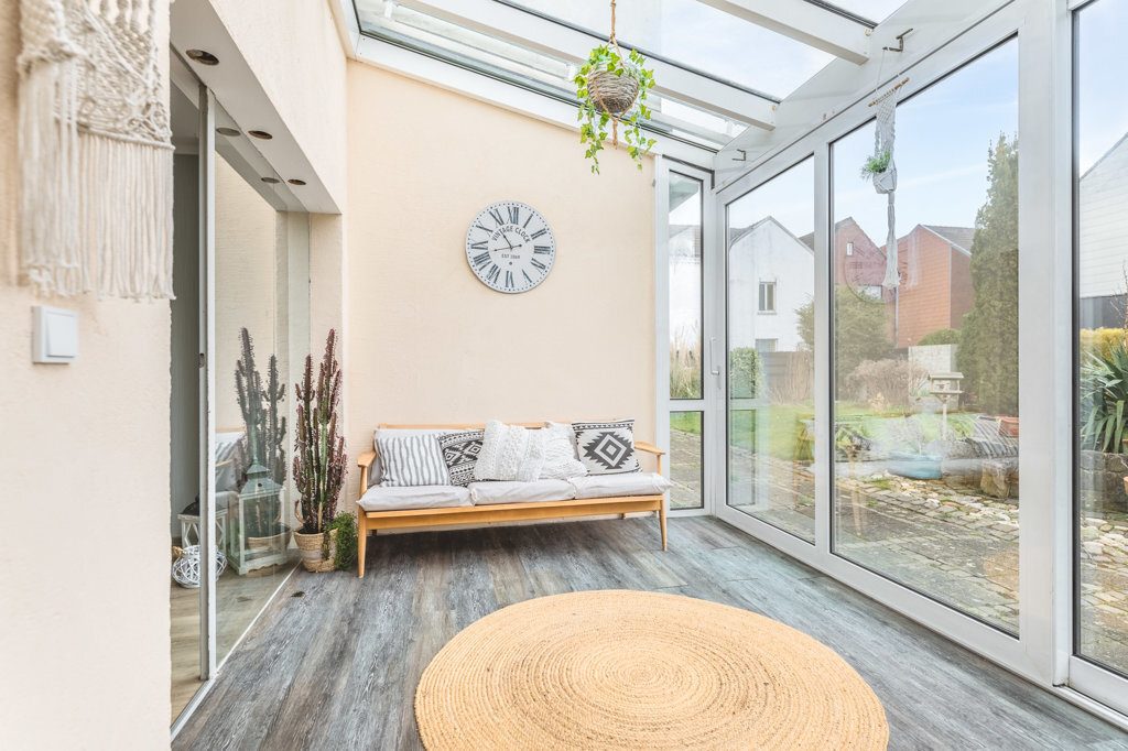 Immobilienangebot - Baesweiler - Wohnen - Renoviertes Einfamilienhaus mit Traumgrundstück im Stadtzentrum