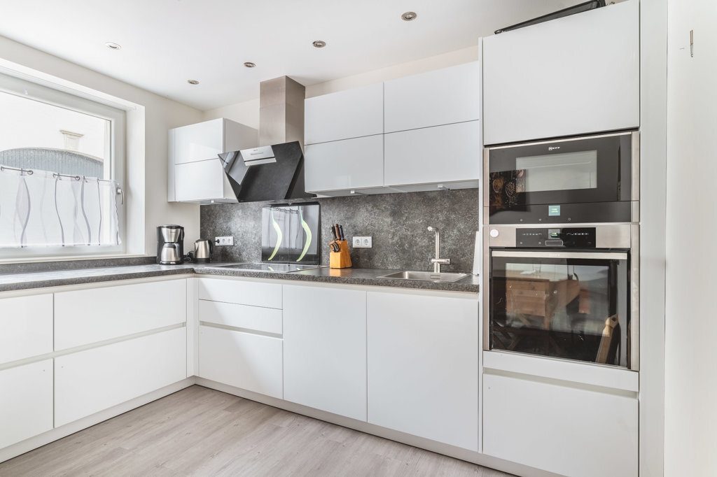 Immobilienangebot - Baesweiler - Wohnen - Renoviertes Einfamilienhaus mit Traumgrundstück im Stadtzentrum
