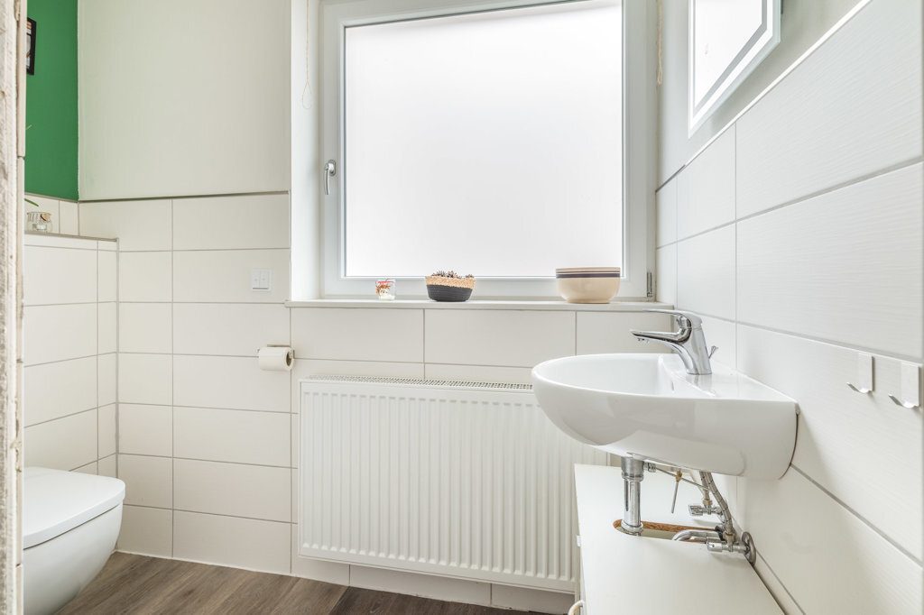 Immobilienangebot - Baesweiler - Wohnen - Renoviertes Einfamilienhaus mit Traumgrundstück im Stadtzentrum