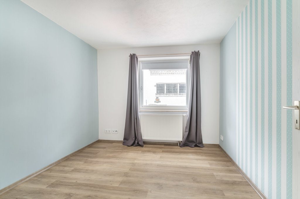 Immobilienangebot - Baesweiler - Wohnen - Renoviertes Einfamilienhaus mit Traumgrundstück im Stadtzentrum