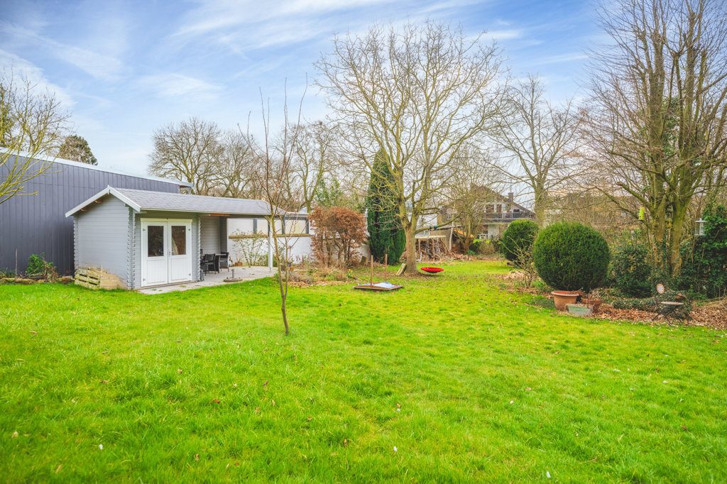 Immobilienangebot - Baesweiler - Wohnen - Renoviertes Einfamilienhaus mit Traumgrundstück im Stadtzentrum