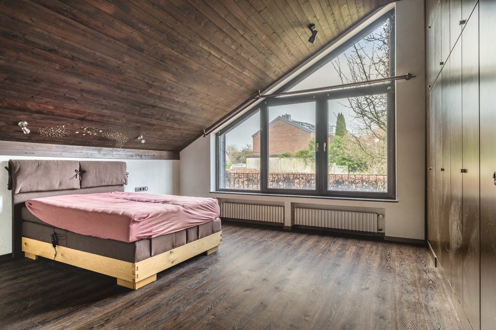 Immobilienangebot - Aachen - Wohnen - Freistehendes Einfamilienhaus mit offenem 
Wohncharakter in sehr guter und ruhiger Lage