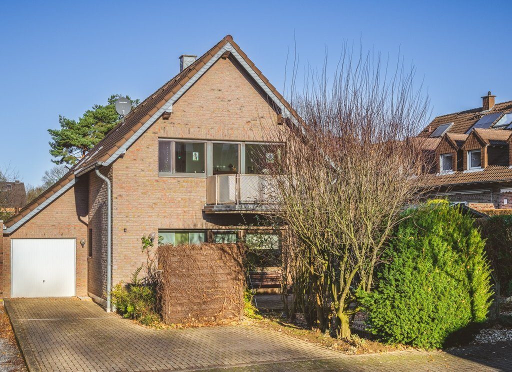 Immobilienangebot - Aachen - Wohnen - Bezugsfreies Zweifamilienhaus mit Garage in ruhiger Spielstraße
