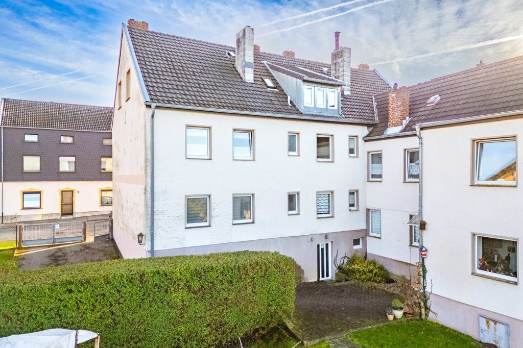 Immobilienangebot - Stolberg (Rheinland) - Renditehäuser - Große Bauparzelle und ein teilweise vermietetes 8 Familienhaus in guter Lage von Stolberg Donnerberg