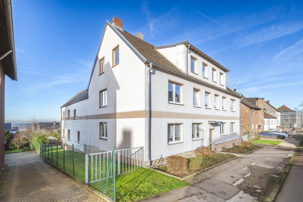 Immobilienangebot - Stolberg (Rheinland) - Renditehäuser - Große Bauparzelle und ein teilweise vermietetes 8 Familienhaus in guter Lage von Stolberg Donnerberg