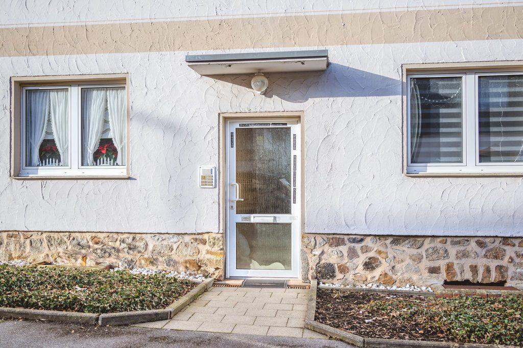 Immobilienangebot - Stolberg (Rheinland) - Renditehäuser - Große Bauparzelle und ein teilweise vermietetes 8 Familienhaus in guter Lage von Stolberg Donnerberg