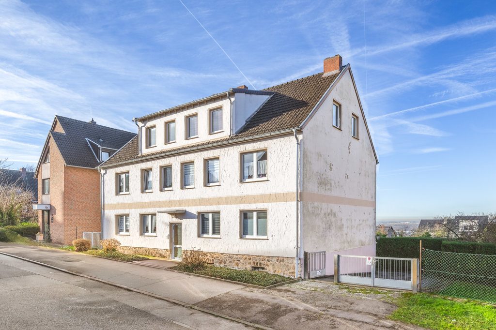 Immobilienangebot - Stolberg (Rheinland) - Renditehäuser - Große Bauparzelle und ein teilweise vermietetes 8 Familienhaus in guter Lage von Stolberg Donnerberg