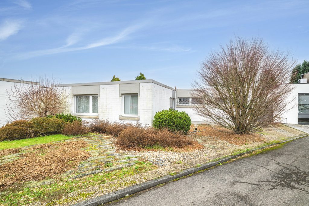 Immobilienangebot - Aachen - Wohnen - Attraktiver Winkelbungalow mit großem Grundstück in Laurensberg