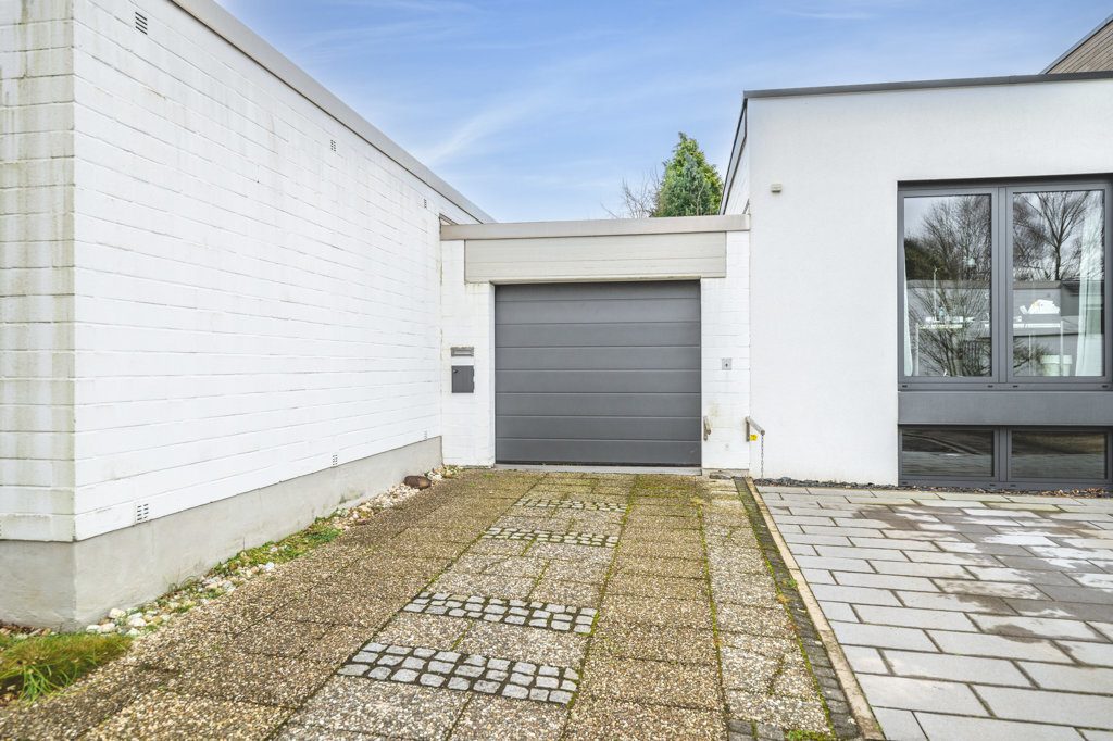 Immobilienangebot - Aachen - Wohnen - Attraktiver Winkelbungalow mit großem Grundstück in Laurensberg