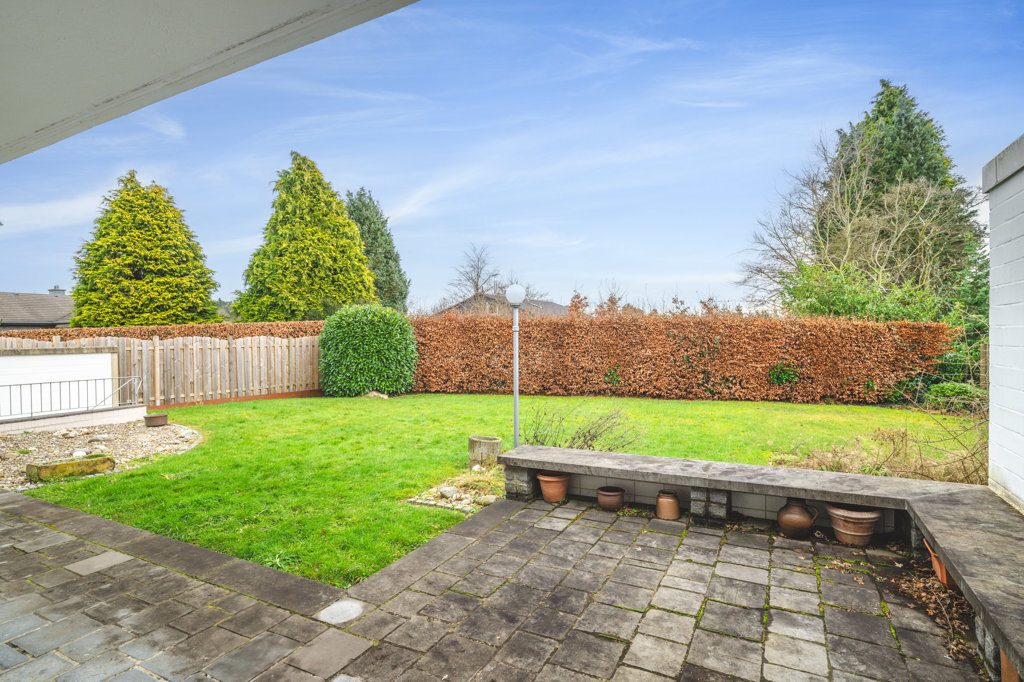 Immobilienangebot - Aachen - Wohnen - Attraktiver Winkelbungalow mit großem Grundstück in Laurensberg