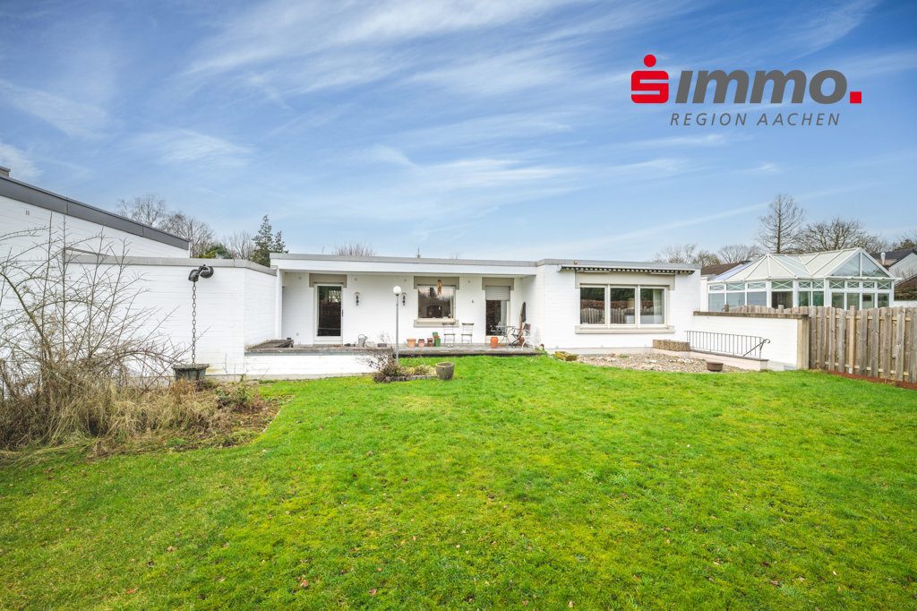 Immobilienangebot - Aachen - Wohnen - Attraktiver Winkelbungalow mit großem Grundstück in Laurensberg