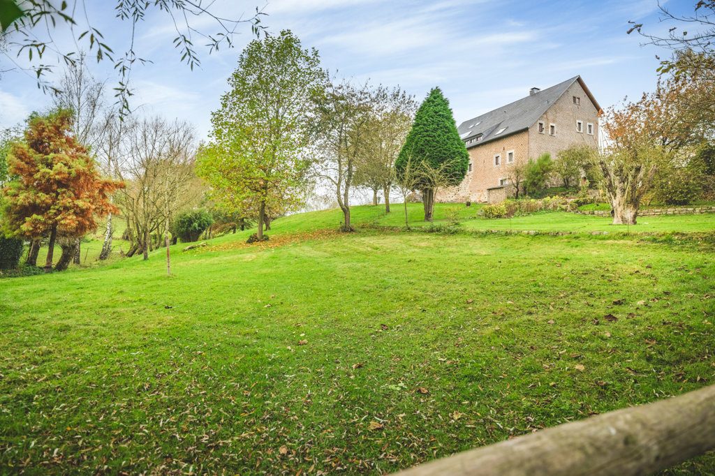 Immobilienangebot - Aachen - Wohnen - Stilsicher sanierte Hofanlage mit 2 Wohnhäusern und großen Stallungen