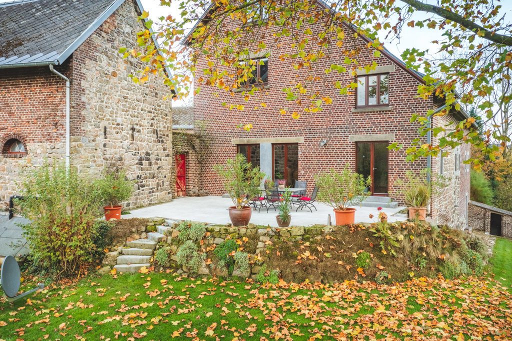 Immobilienangebot - Aachen - Wohnen - Stilsicher sanierte Hofanlage mit 2 Wohnhäusern und großen Stallungen
