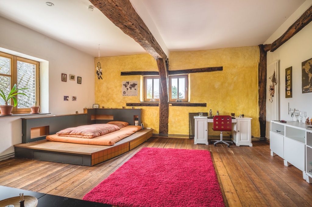 Immobilienangebot - Aachen - Wohnen - Stilsicher sanierte Hofanlage mit 2 Wohnhäusern und großen Stallungen